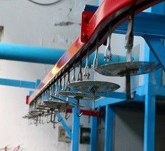 1خط طلاء مسحوق أوتوماتيكي من الفولاذ ذو مساحة 2 ملم أنظمة طلاء مسحوق صناعي عالية السرعة
